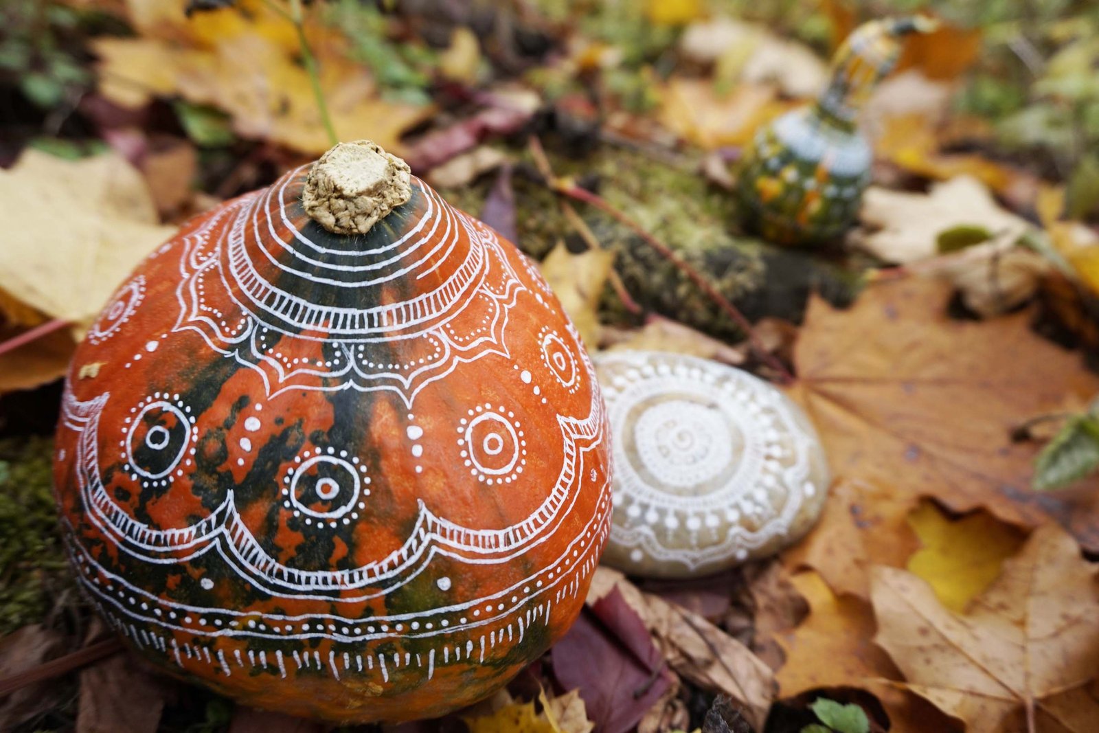 12 pumpkin decoration ideas that are quick and easy to scaled