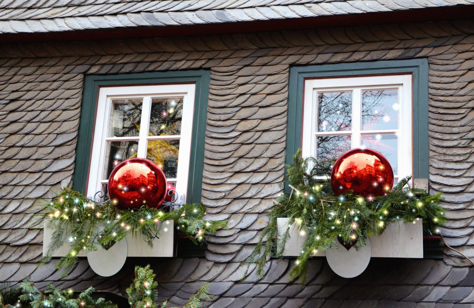 Christmas decoration house entrance tips for atmospheric decoration in scaled