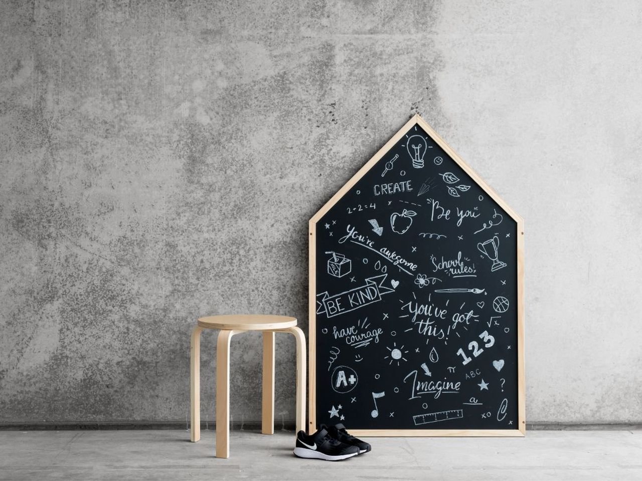 Creative wall decorations with chalk boards