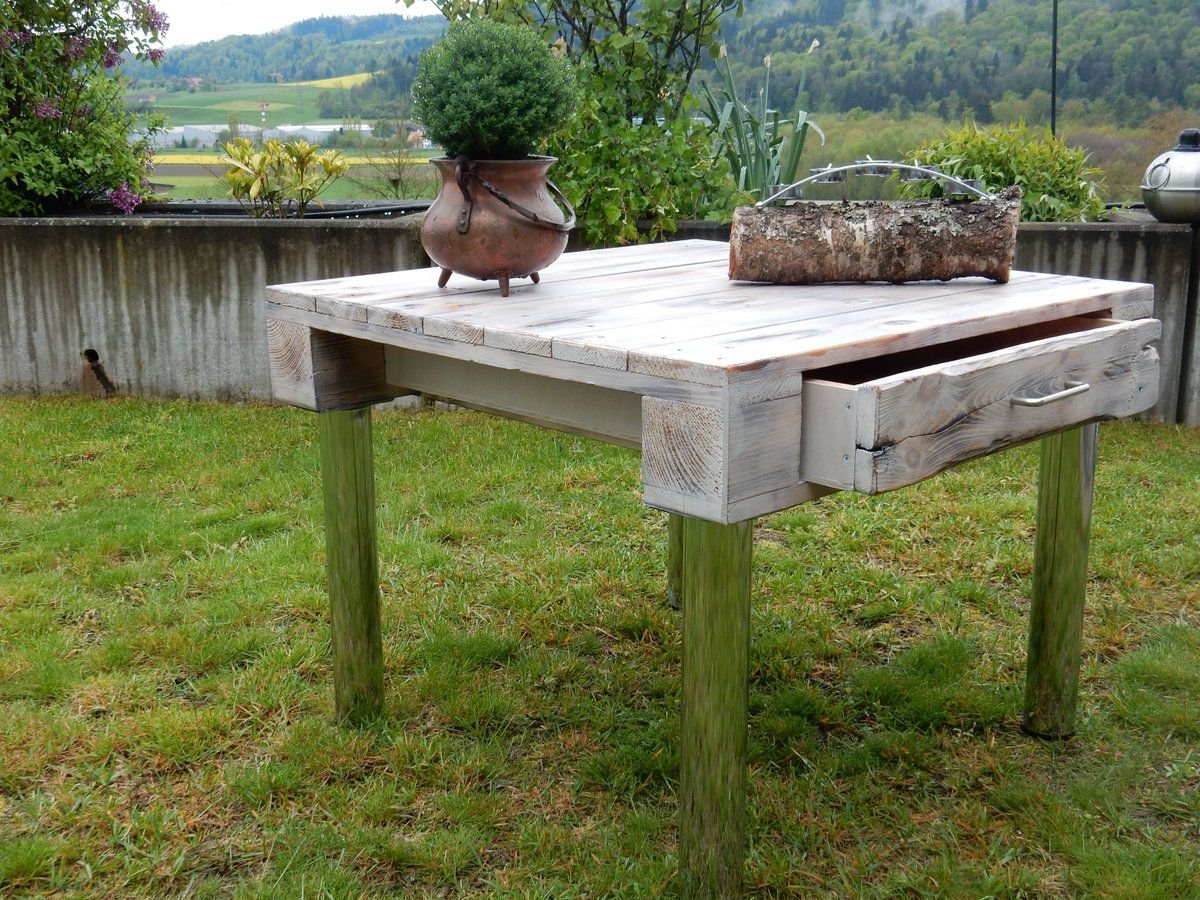 Garden furniture made from pallets practical and elegant at