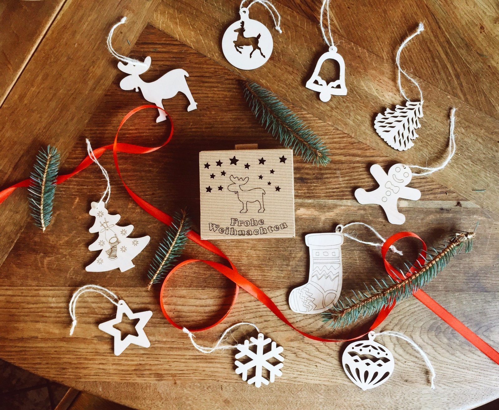 Great DIY ideas for homemade Christmas decorations scaled