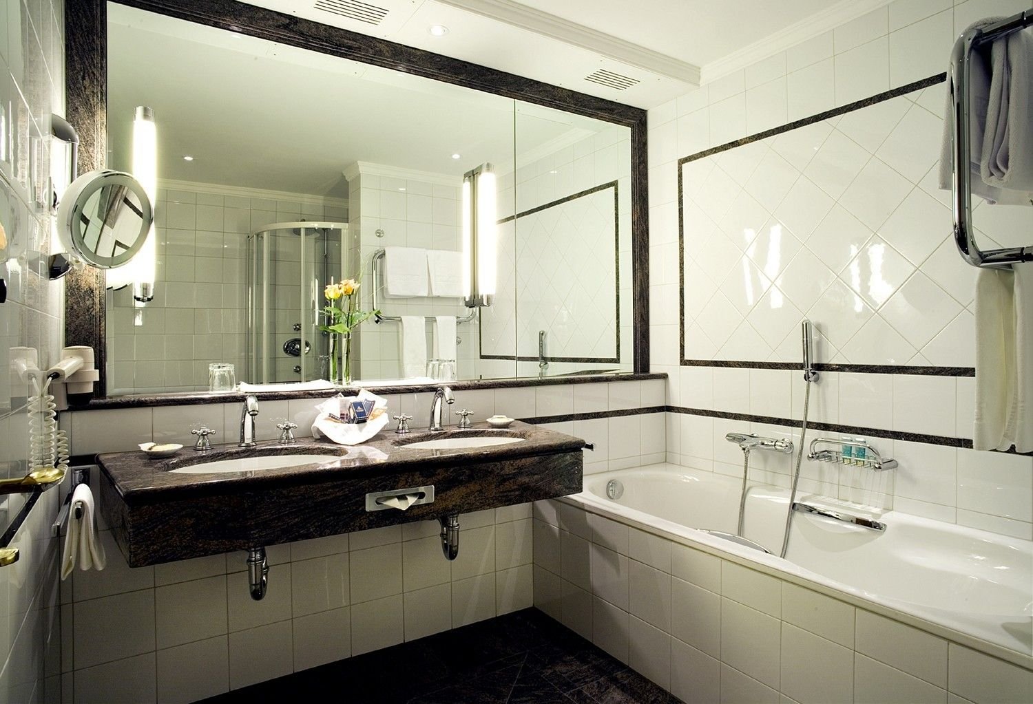 Modern bathroom tiles guarantee a bathroom design that combines aesthetics