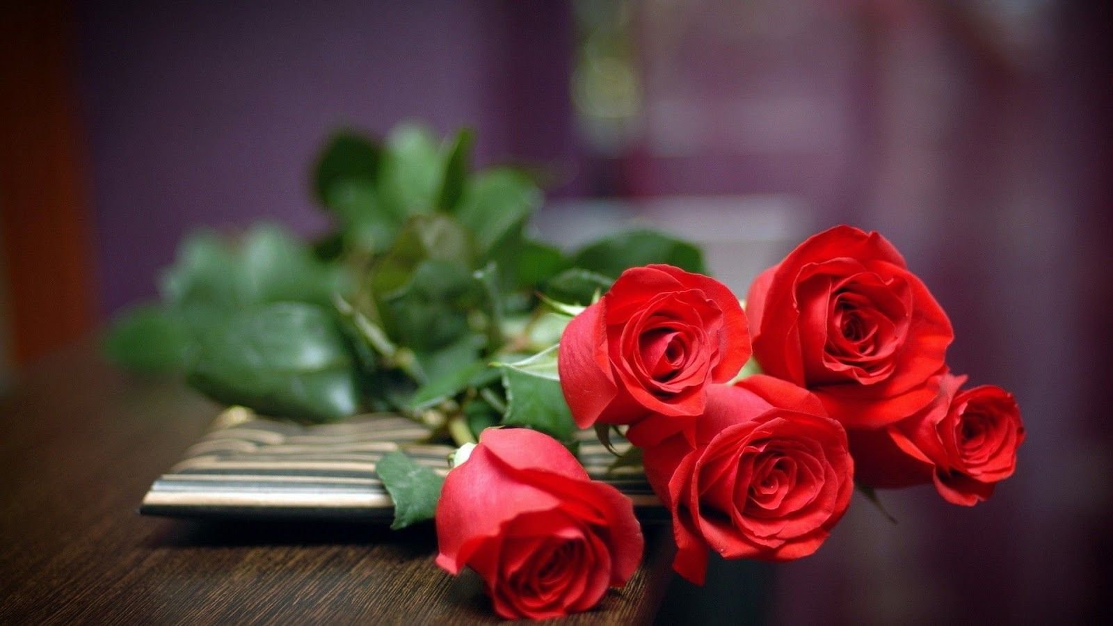 Red roses make every heart beat faster