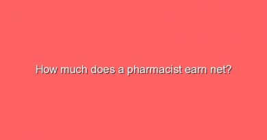 how much does a pharmacist earn net 11131