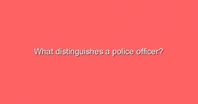 what distinguishes a police officer 10287