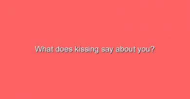 what does kissing say about you 8591