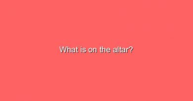 what is on the altar 10679