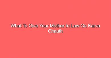 what to give your mother in law on karva chauth 12591